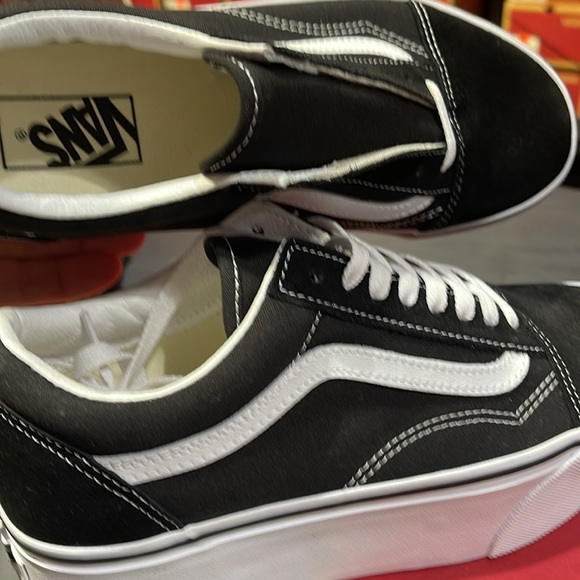 Vans WMNS Old Skool Stackform
Suede/Canvas Black/True Wht
VN0A7Q5M6BT Platform - Picture 15 of 16